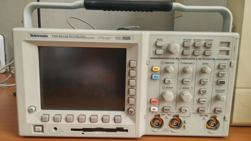 중고 오실로스코프 TDS3012B  Tektronix Oscilloscopes 100MHz, 2채널