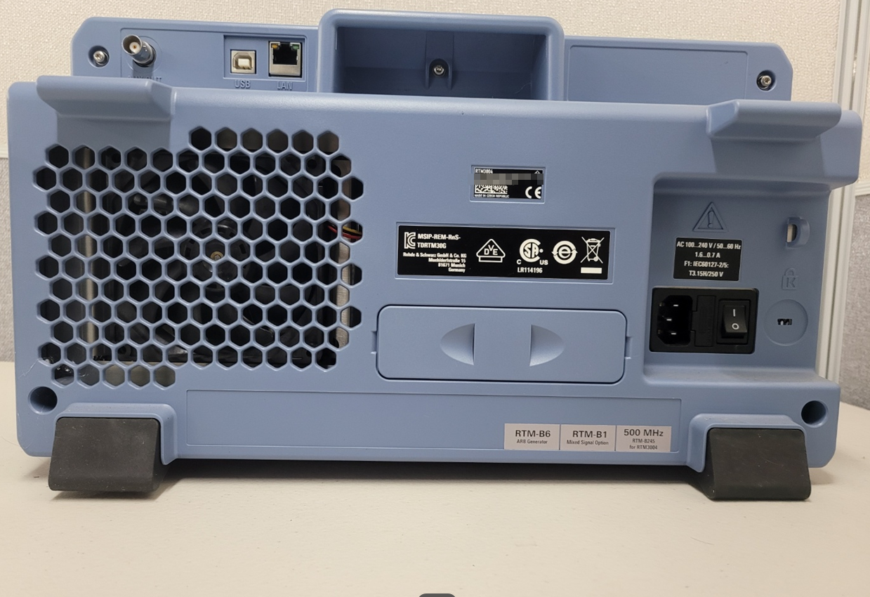 중고 RTM3004  로데슈바르즈 오실로스코프 Rohde & Schwarz 500MHz, 4CH, 터치스크린